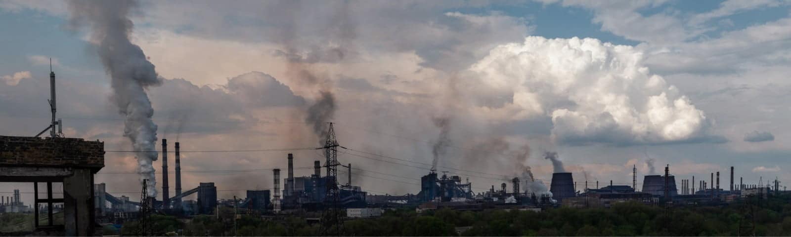 smog nad terenem przemysłowym